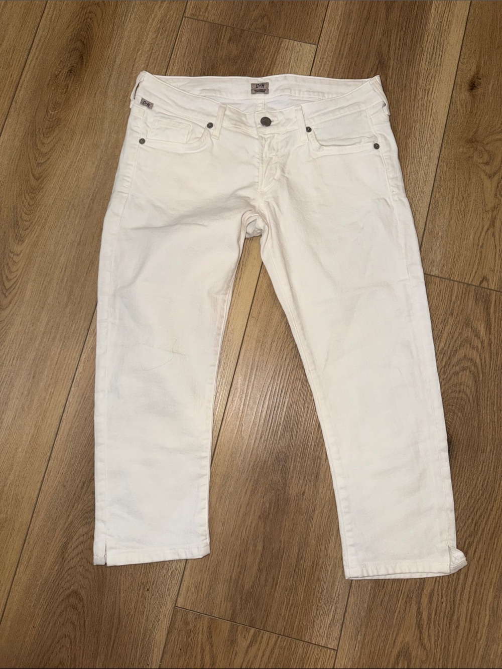 Citizens of Humanity White Capris Size 28